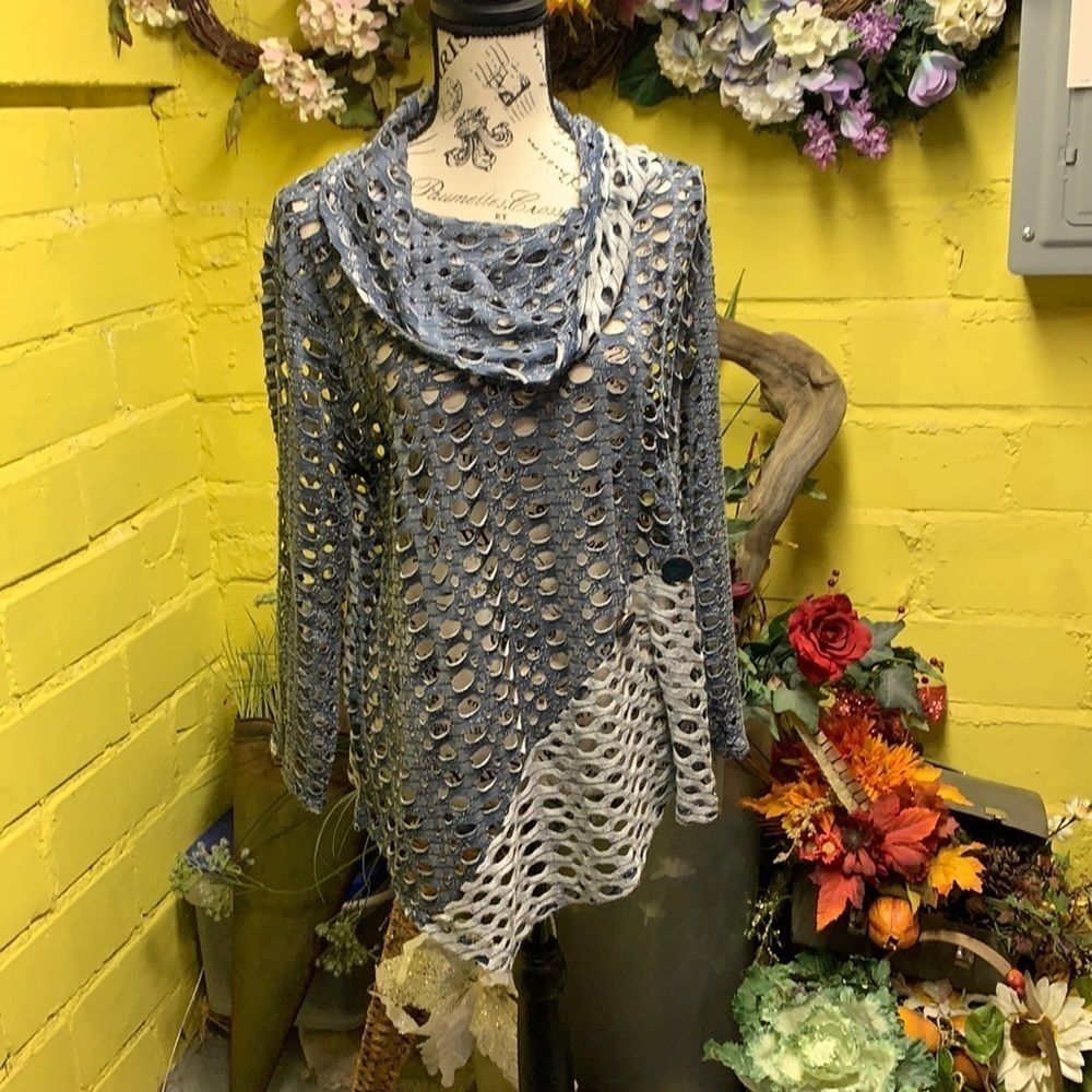 Top super cute with navy blue tank underneath.     99